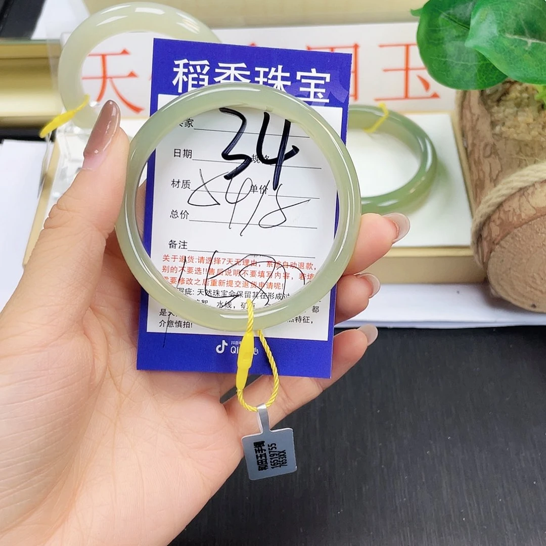 和田玉手镯未镶嵌