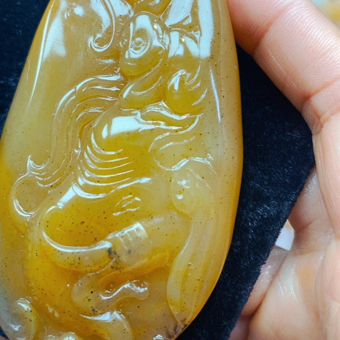 未镶嵌石英质玉（黄龙玉）颈饰