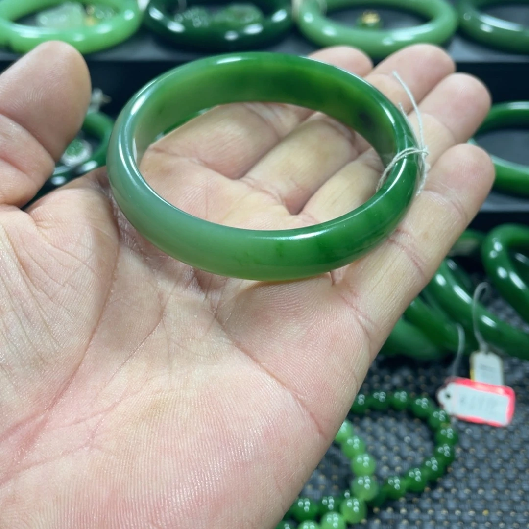 和田玉（碧玉）未镶嵌手镯