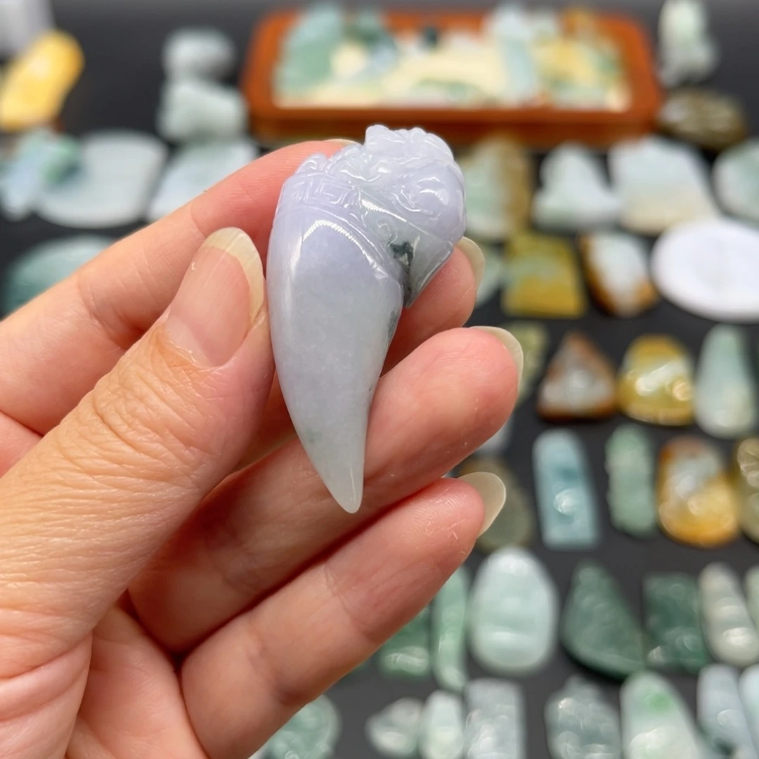 颈饰未镶嵌翡翠龙牙