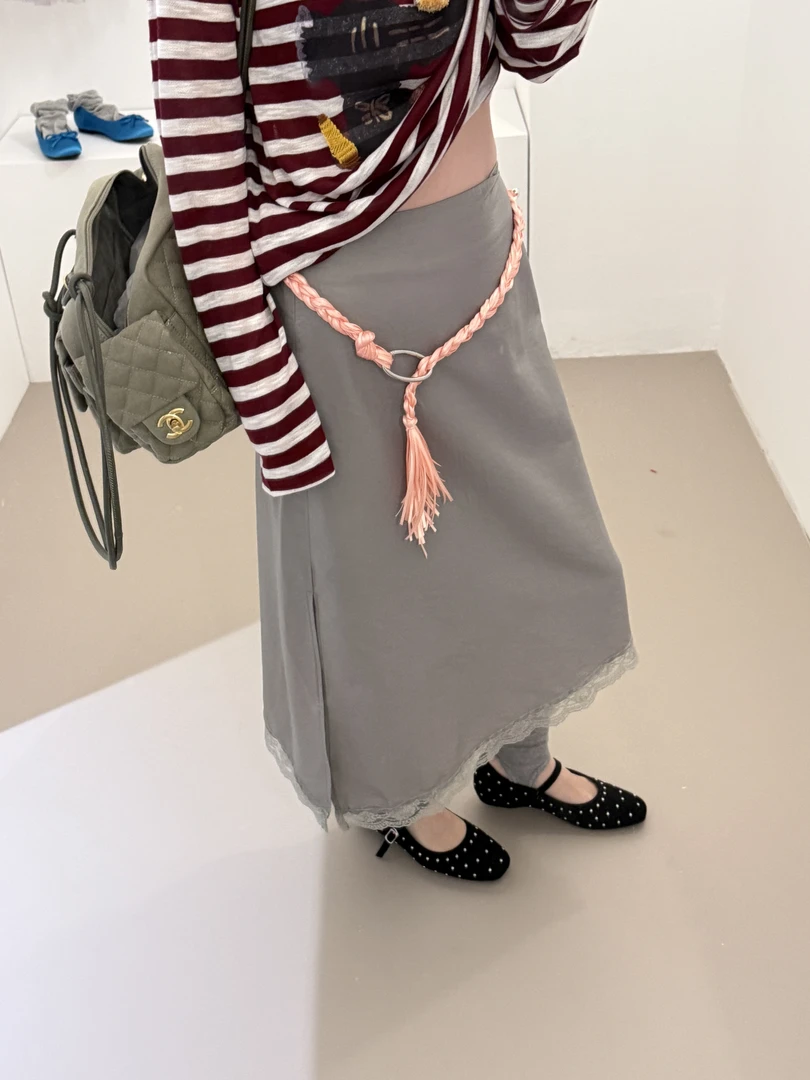 【ZHANGDAYUN】36106#【Ins后松紧侧开衩斜边蕾丝拼接半裙 】