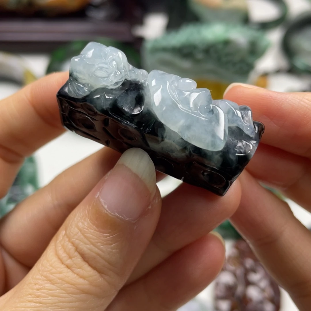 翡翠未镶嵌颈饰牌子