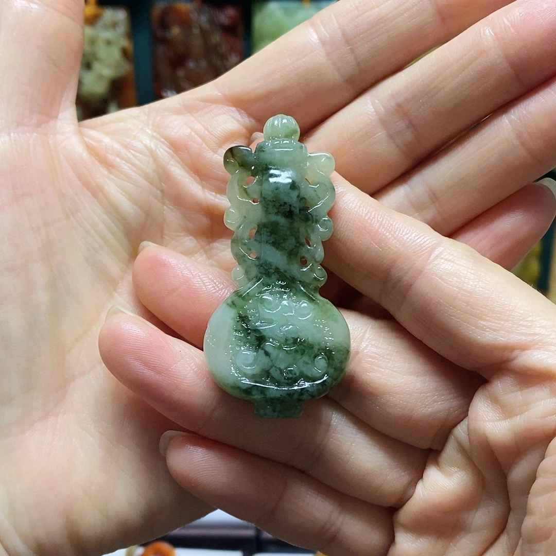 岫玉未镶嵌吊坠(赠链)