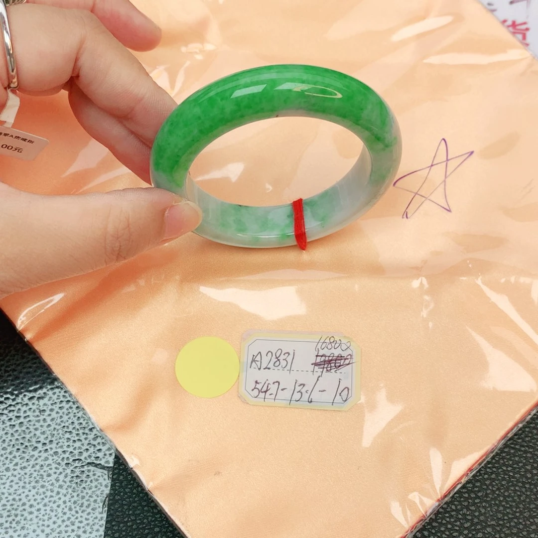 翡翠手镯未镶嵌缅甸翡翠