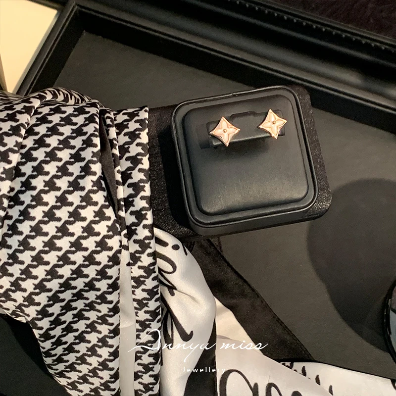 铜合金耳饰 【ANNYUMISS】经典百搭时尚小尖花气质精致轻奢