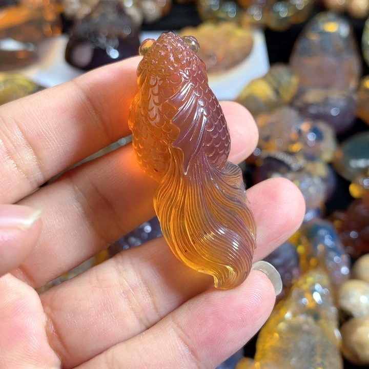 琥珀颈饰未镶嵌金鱼