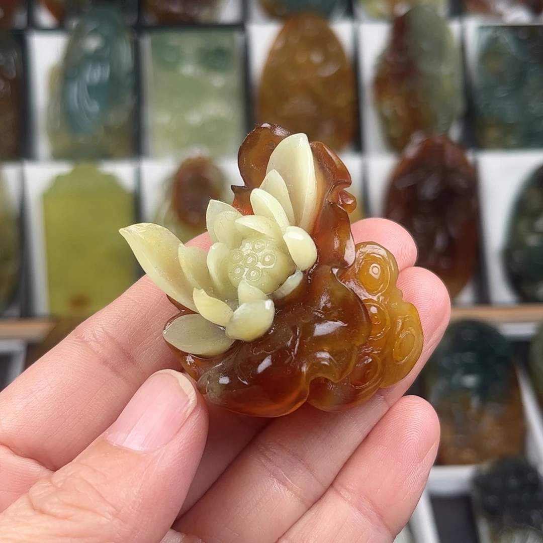 蛇纹石玉颈饰合金