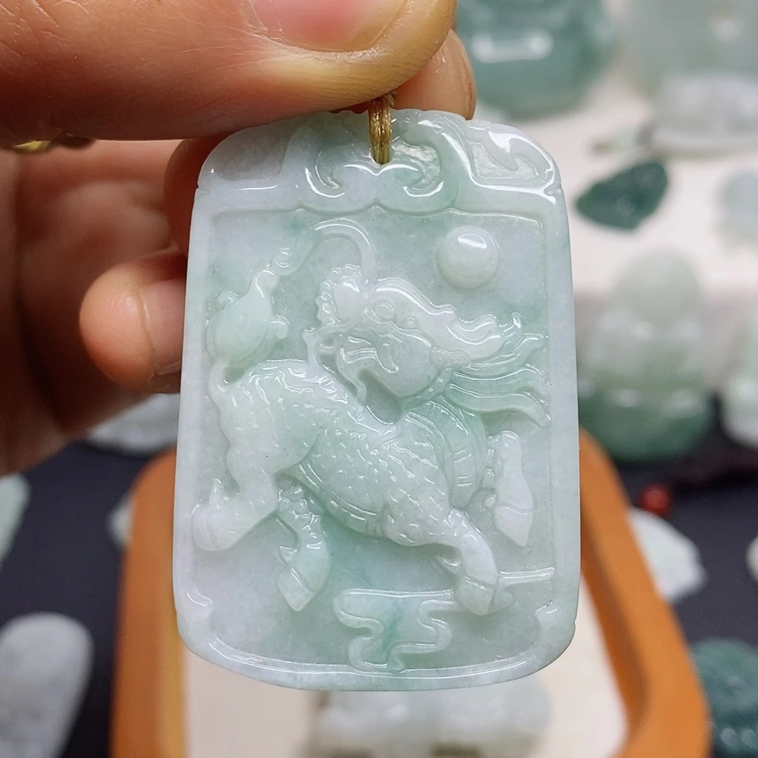 翡翠颈饰未镶嵌吊坠