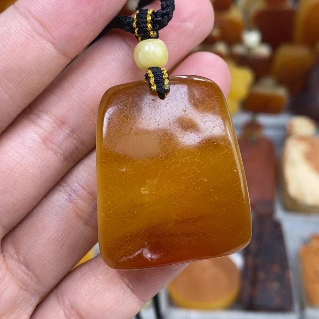 蜜蜡未镶嵌珠宝奇石