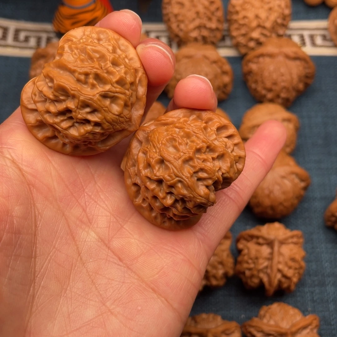 O***x文玩核桃把件39全品桃心宫灯