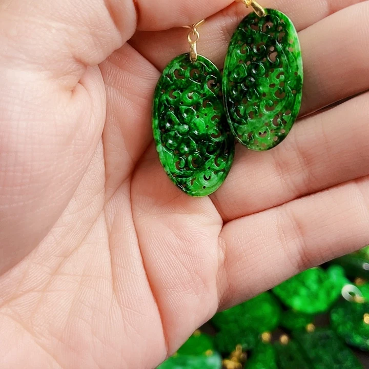 翡翠未镶嵌颈饰多样性