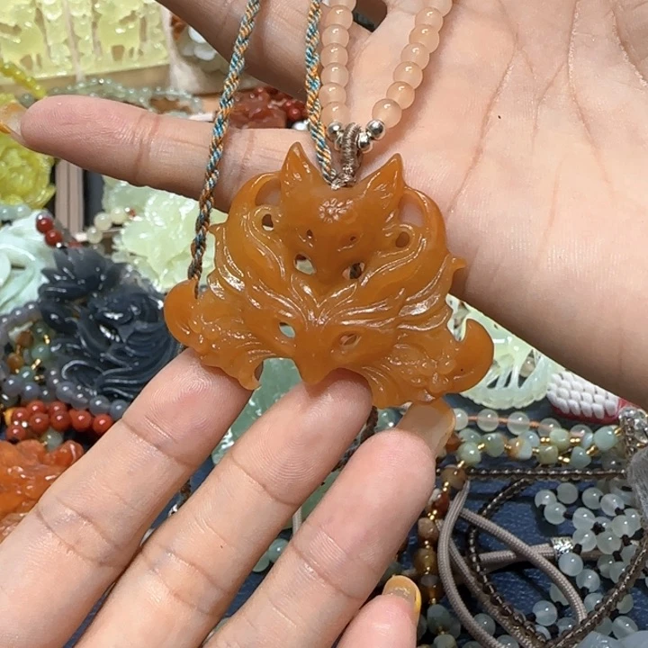 未镶嵌蛇纹石玉吊坠
