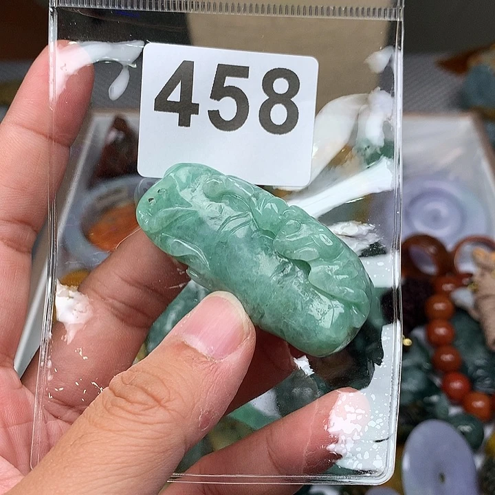 翡翠未镶嵌颈饰齐**圣翡翠