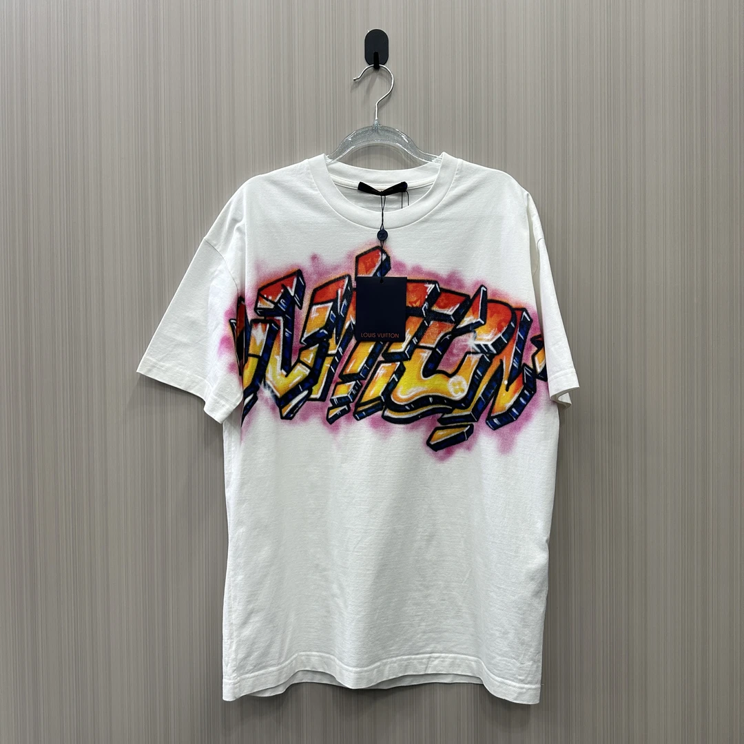 全新未使用 LouisVuitton/路易威登 爆裂字母短袖 尺码：S  10368