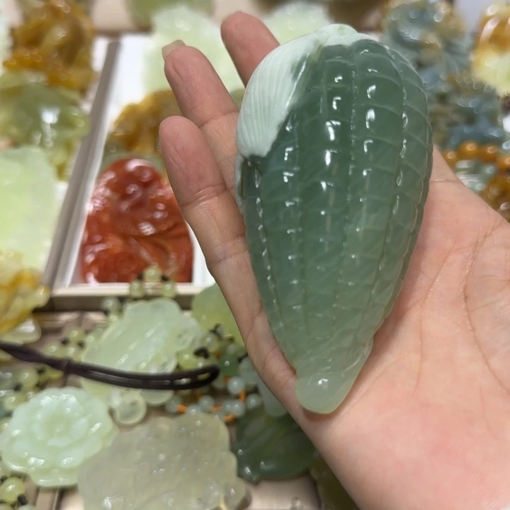 蛇纹石玉吊坠未镶嵌