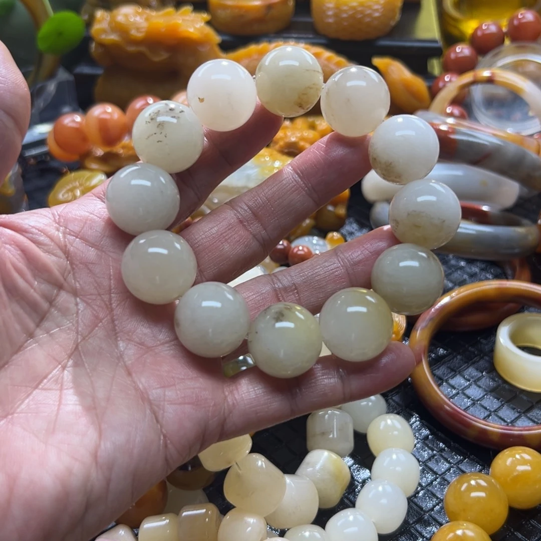 石英质玉未镶嵌颈饰