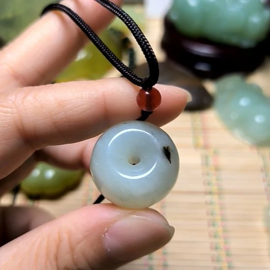 书***海未镶嵌蛇纹石玉颈饰
