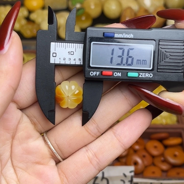 蜜蜡未镶嵌珠宝奇石满蜡白俏色南瓜配饰一个