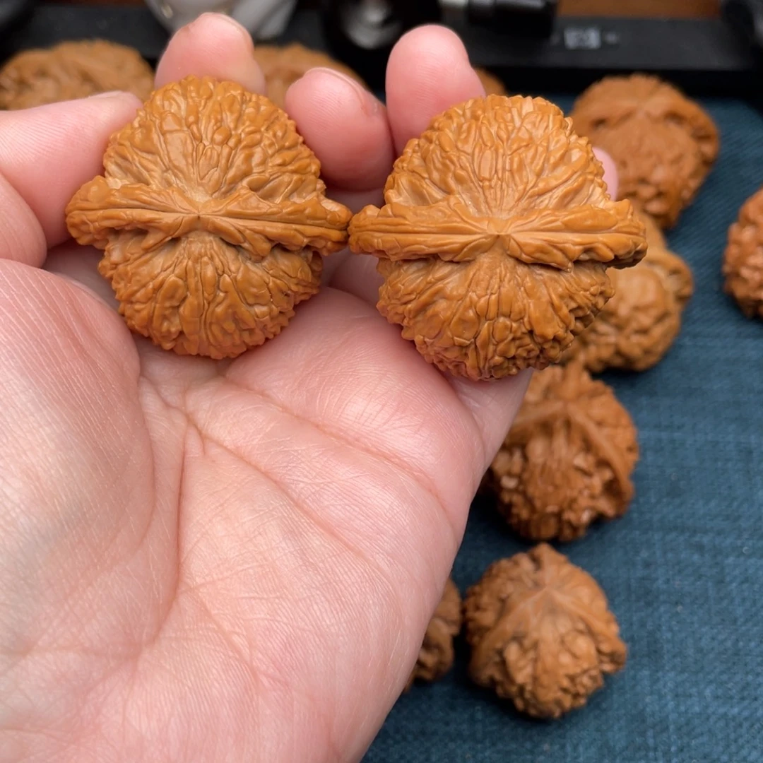 贺***6把件文玩核桃全品白狮子42.8