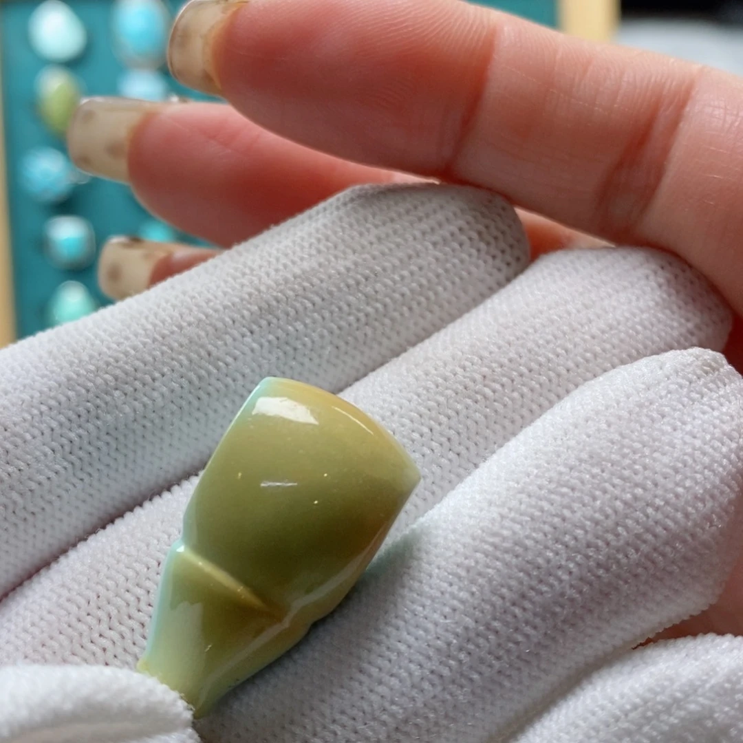 绿松石颈饰未镶嵌