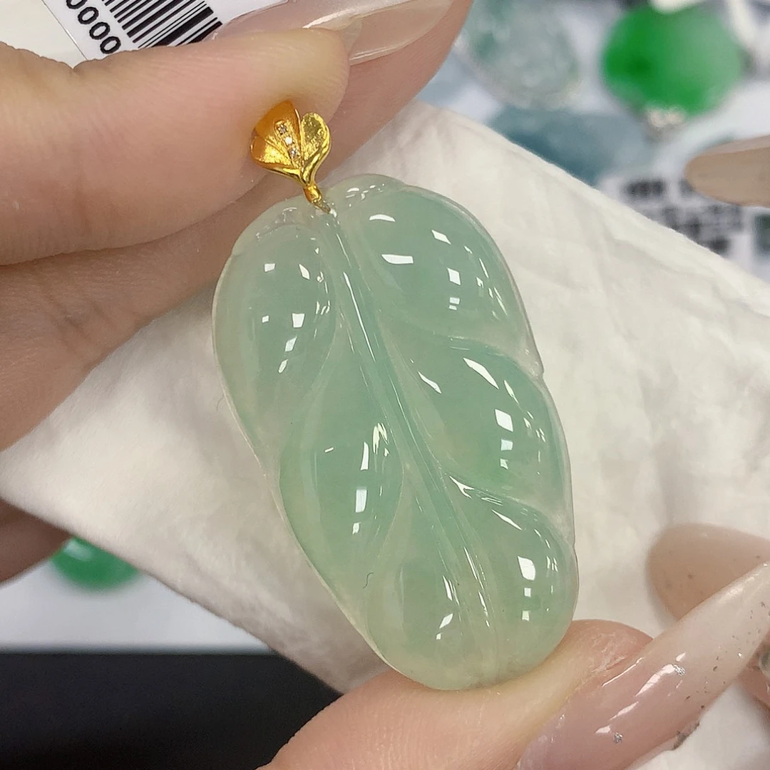 颈饰18K金镶嵌翡翠