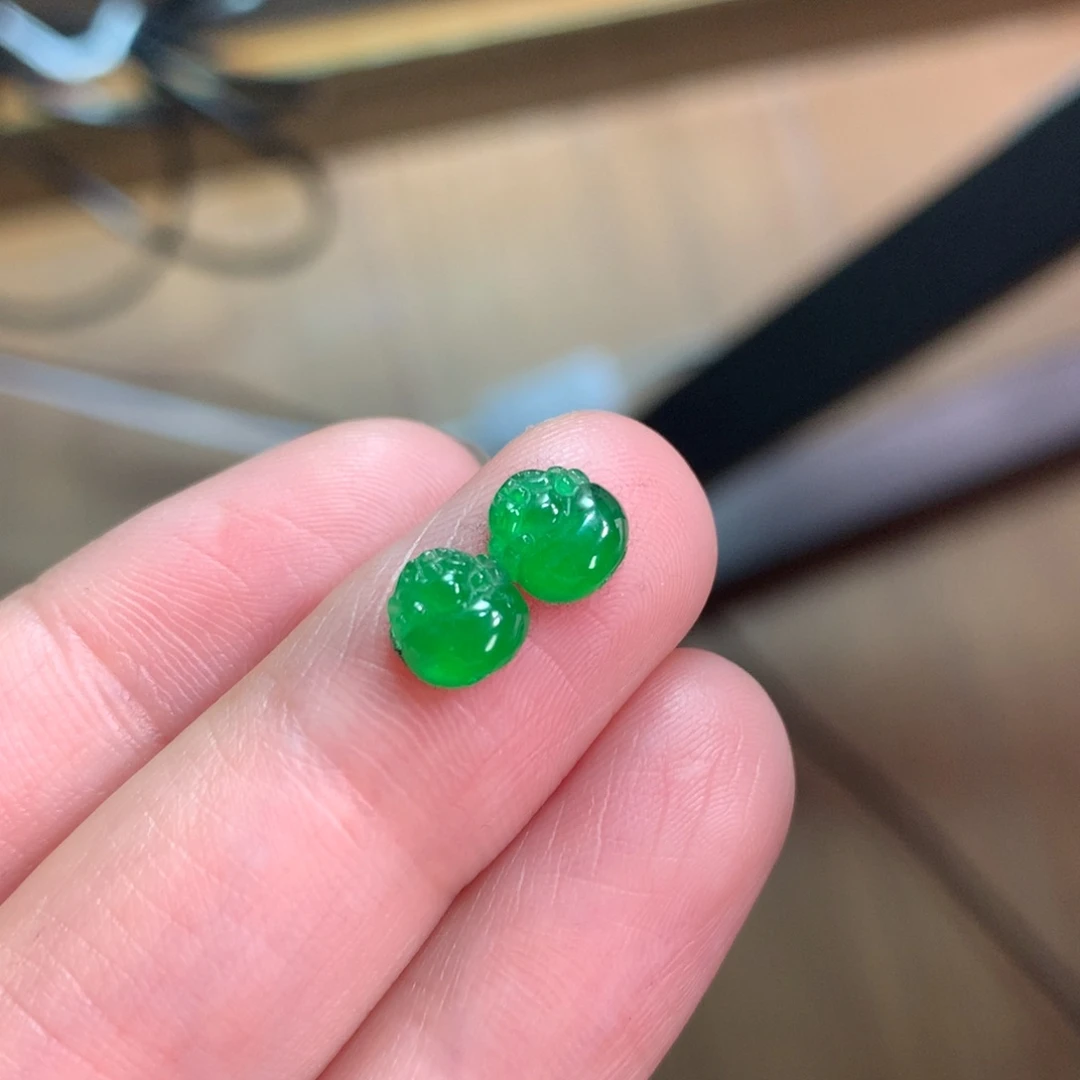 翡翠未镶嵌颈饰绿金蝉