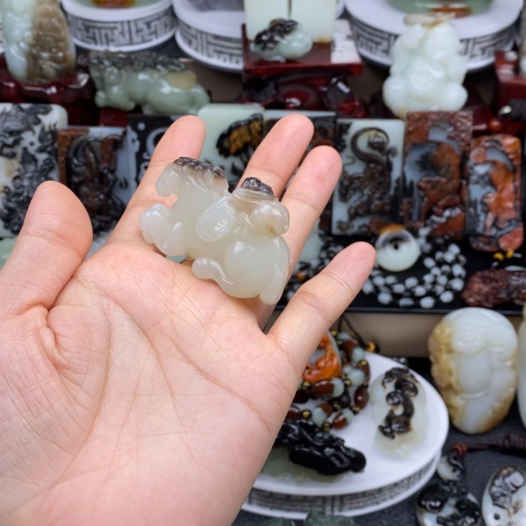 天***乐和田玉未镶嵌颈饰