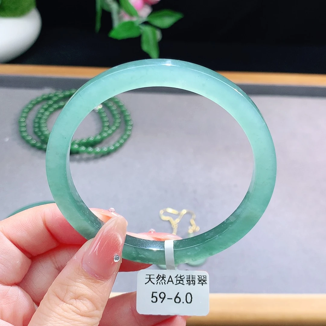 未镶嵌手镯（圆镯）翡翠