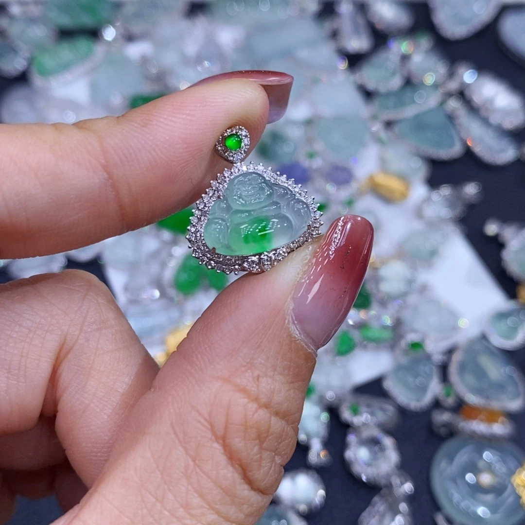 翡翠18K金镶嵌颈饰