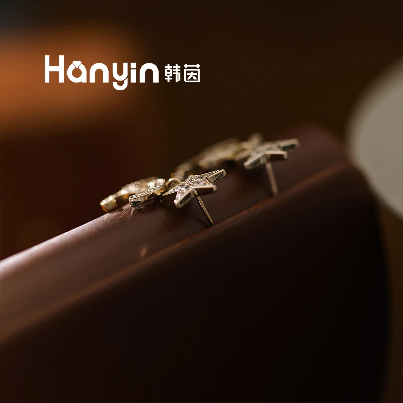 铜合金合成锆石耳饰 925银针优雅轻奢小香风双C满镶五角星耳钉AAA