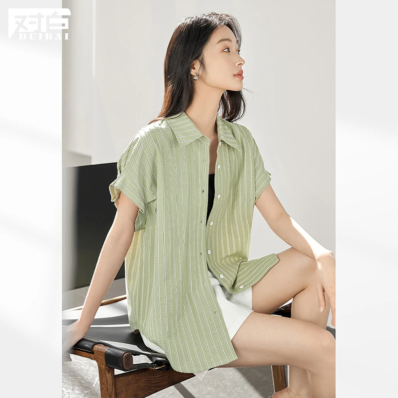 对白松弛知识分子风条纹衬衫女夏2025新款肌理感宽松通勤短袖衬衣