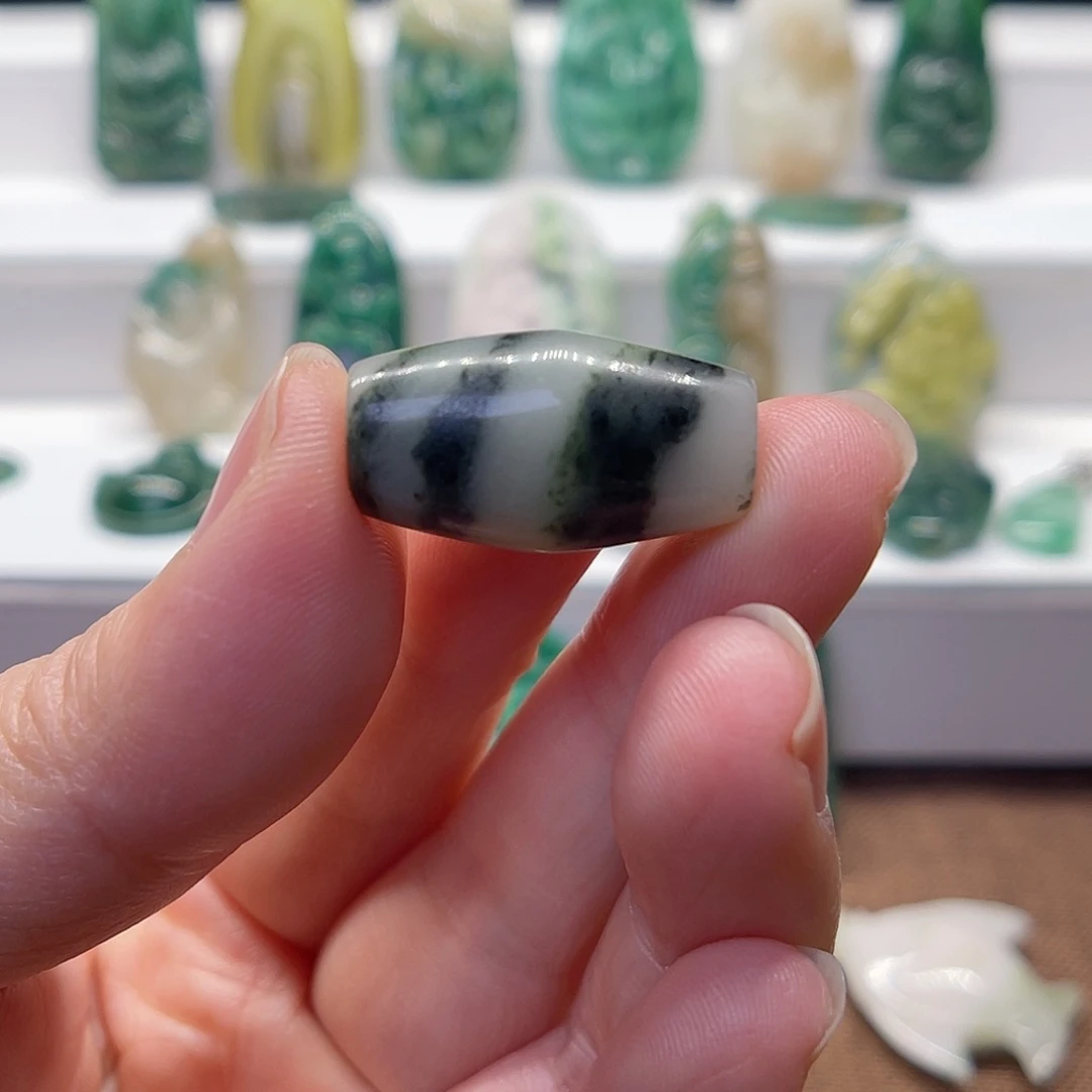 独山玉未镶嵌颈饰