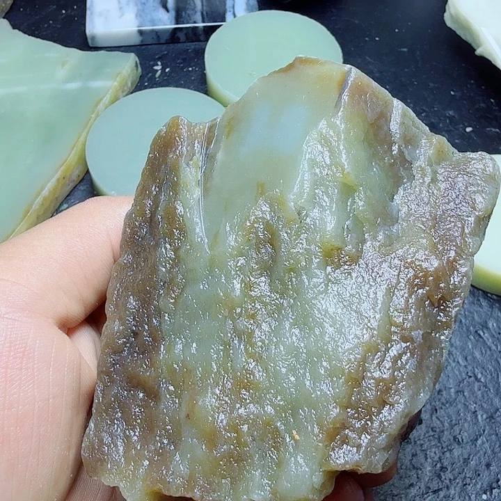和田玉（糖玉）未镶嵌珠宝奇石