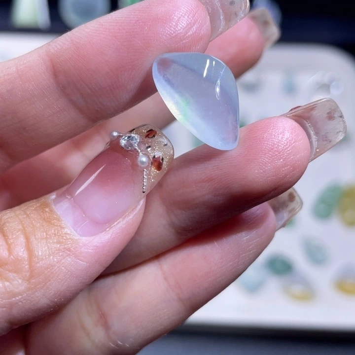 翡翠未镶嵌颈饰随行