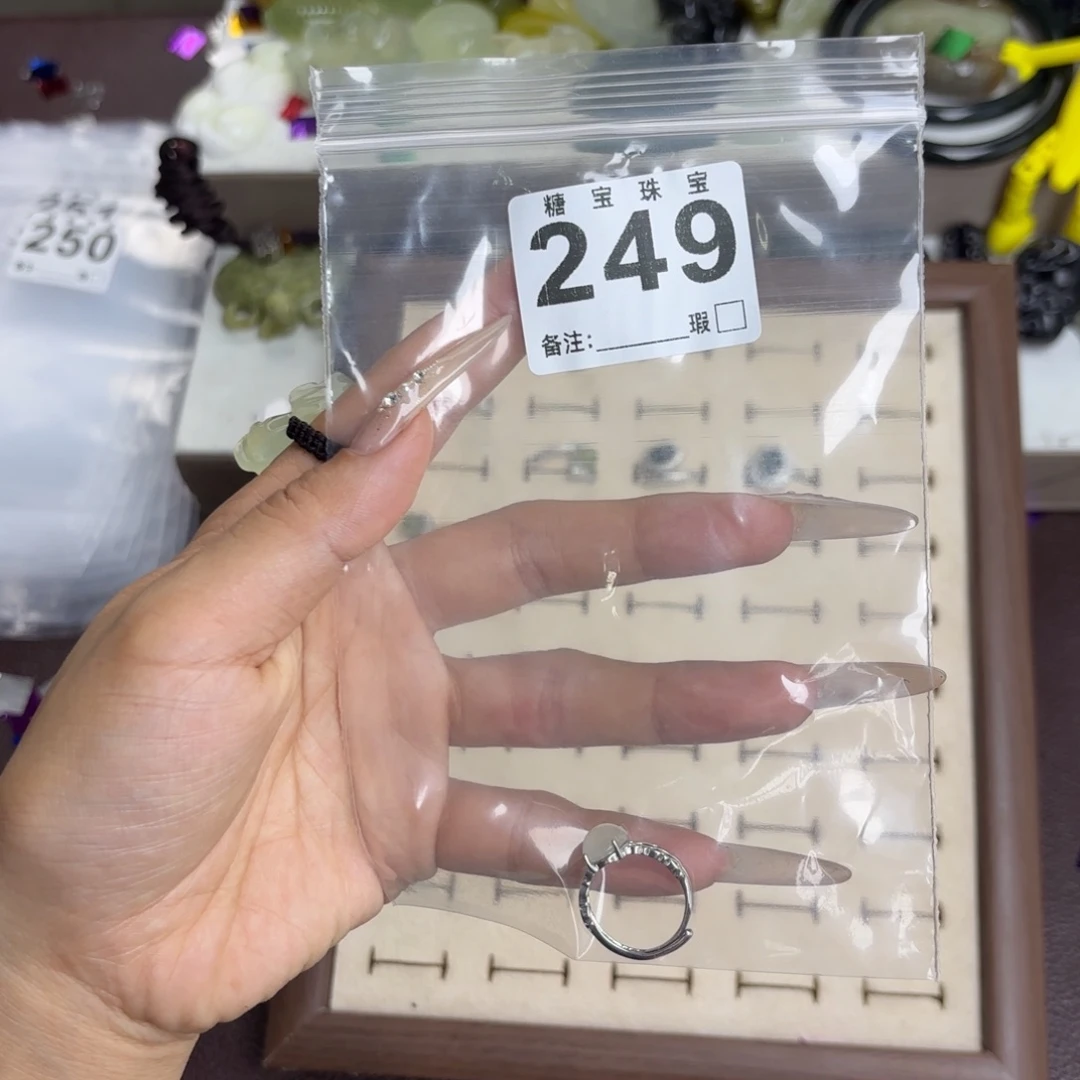 未镶嵌蛇纹石玉手镯天****。