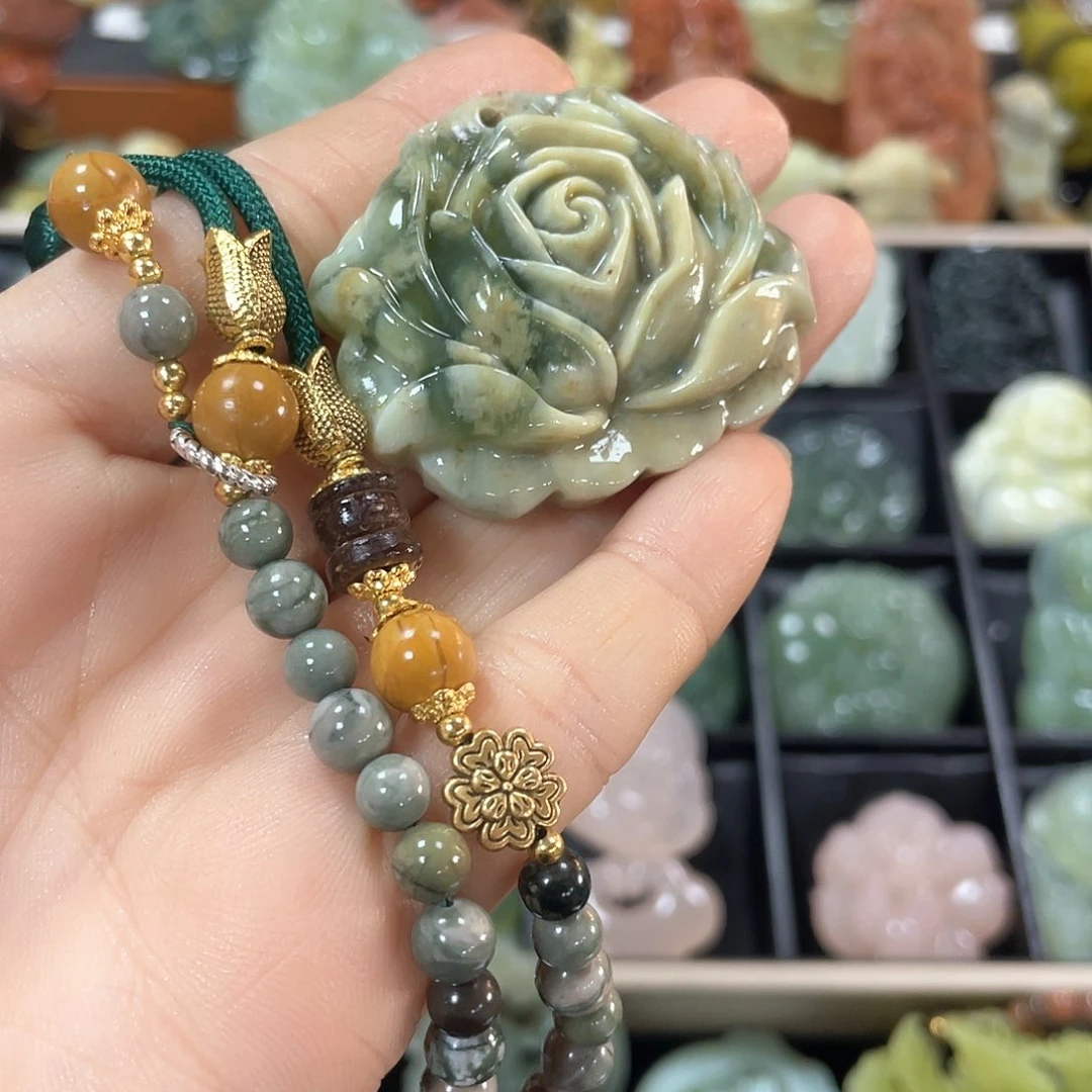 蛇纹石玉颈饰未镶嵌