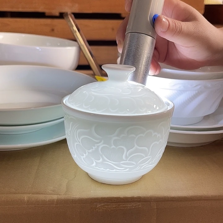 瓷片玉泥浮雕炖盅一个，包邮，300毫升容量