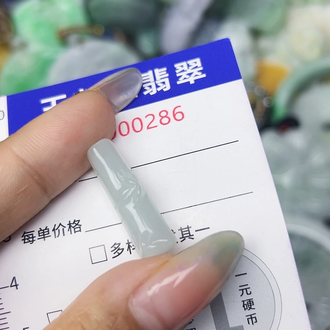 翡翠未镶嵌颈饰11