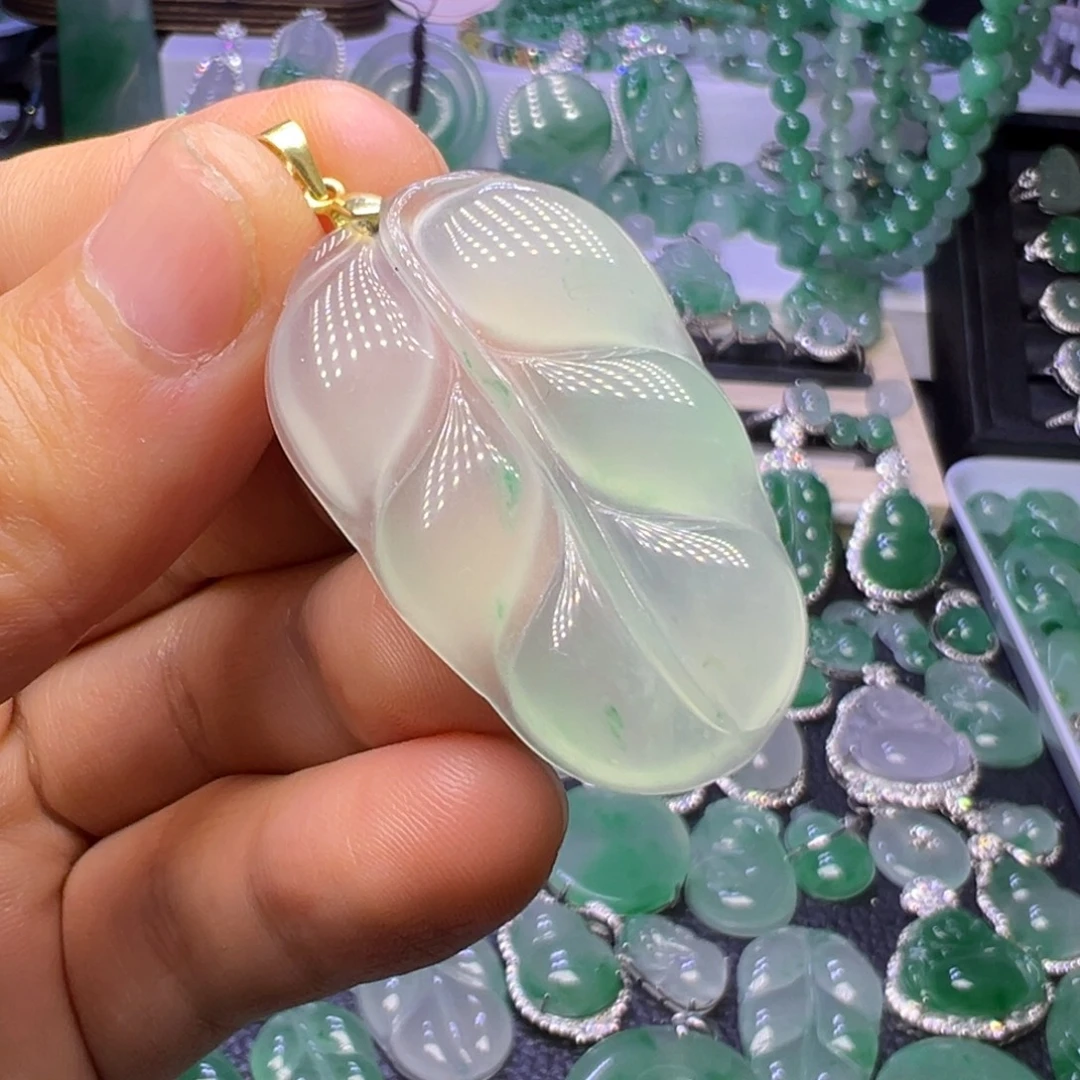 石英质玉（非洲翠）未镶嵌颈饰