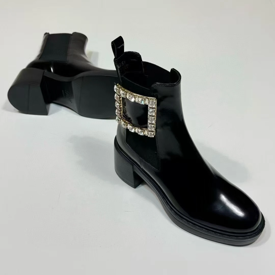 未使用 Roger Vivier/罗杰·维威耶 /六六/黑色漆皮钻扣切尔西踝靴