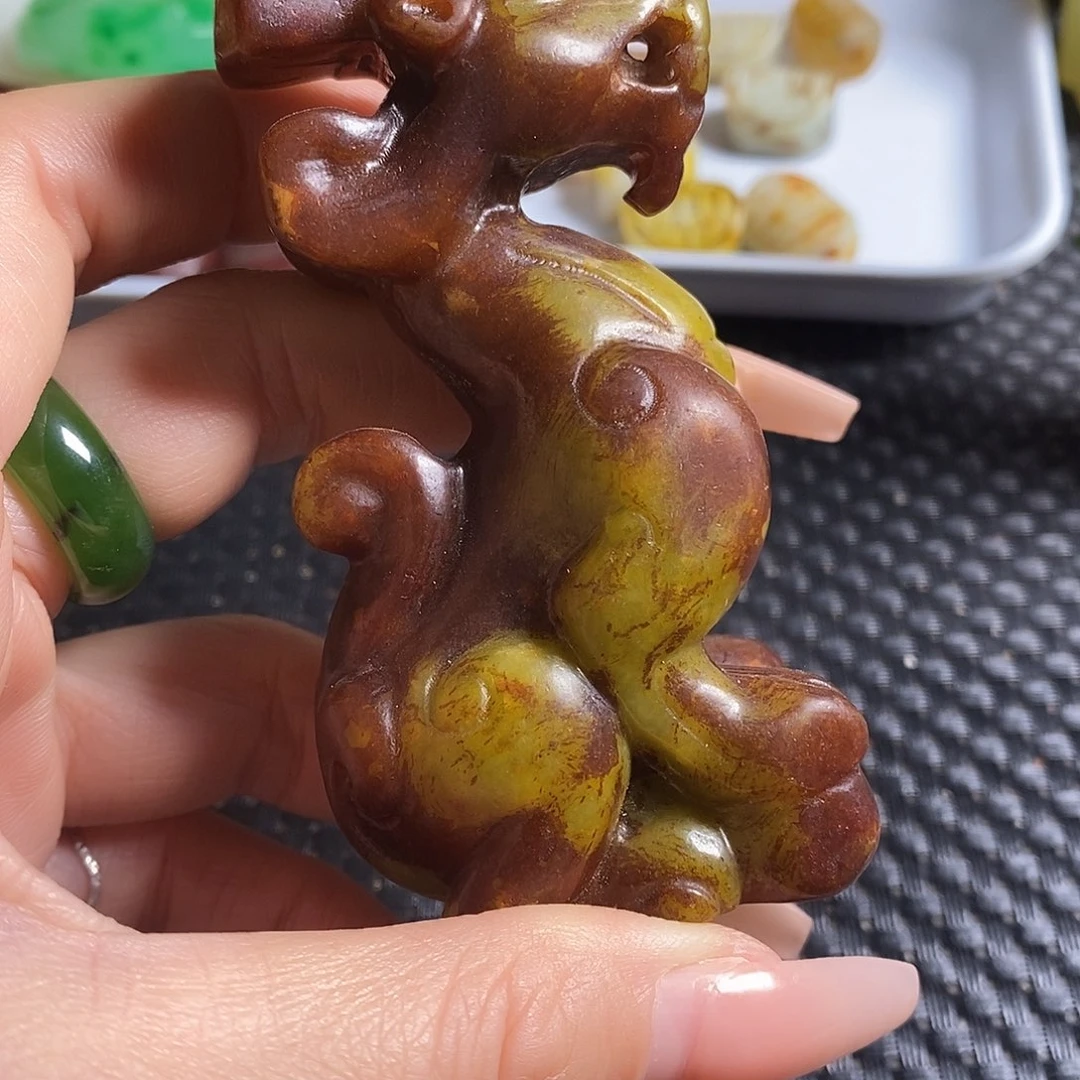 岫岩老玉（透闪石质玉）未镶嵌珠宝奇石