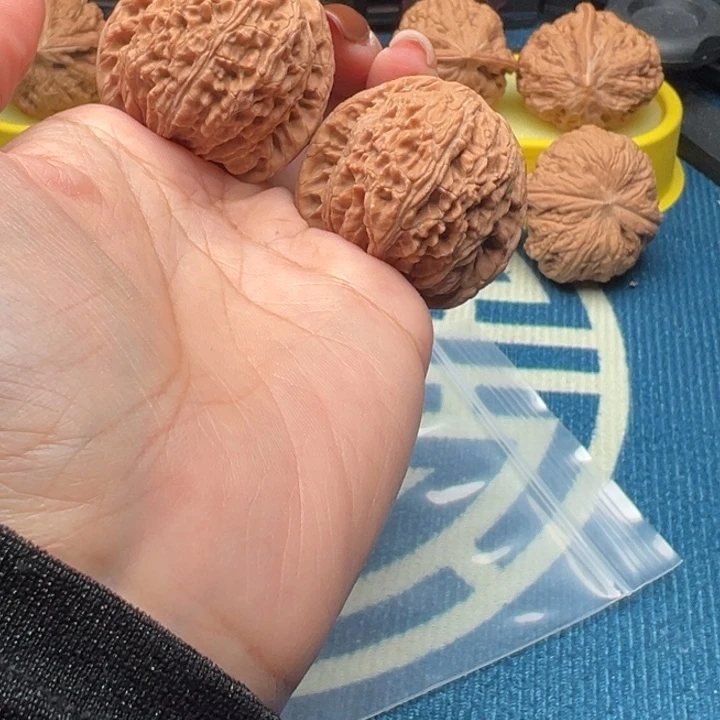 桃核吊坠文玩核桃绣球