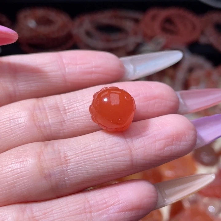 南红玛瑙冰飘配饰面包蟹未镶嵌615