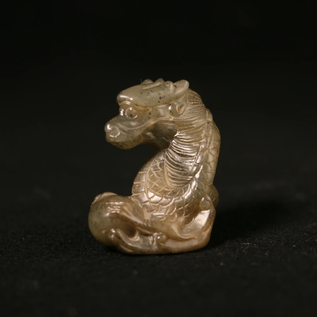 20A29   明  和田玉瑞兽摆件