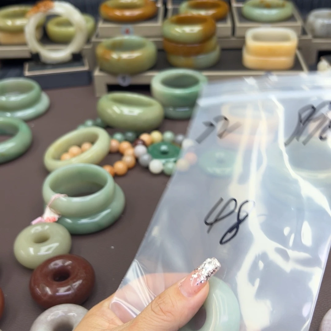 石英质玉手镯未镶嵌9***8