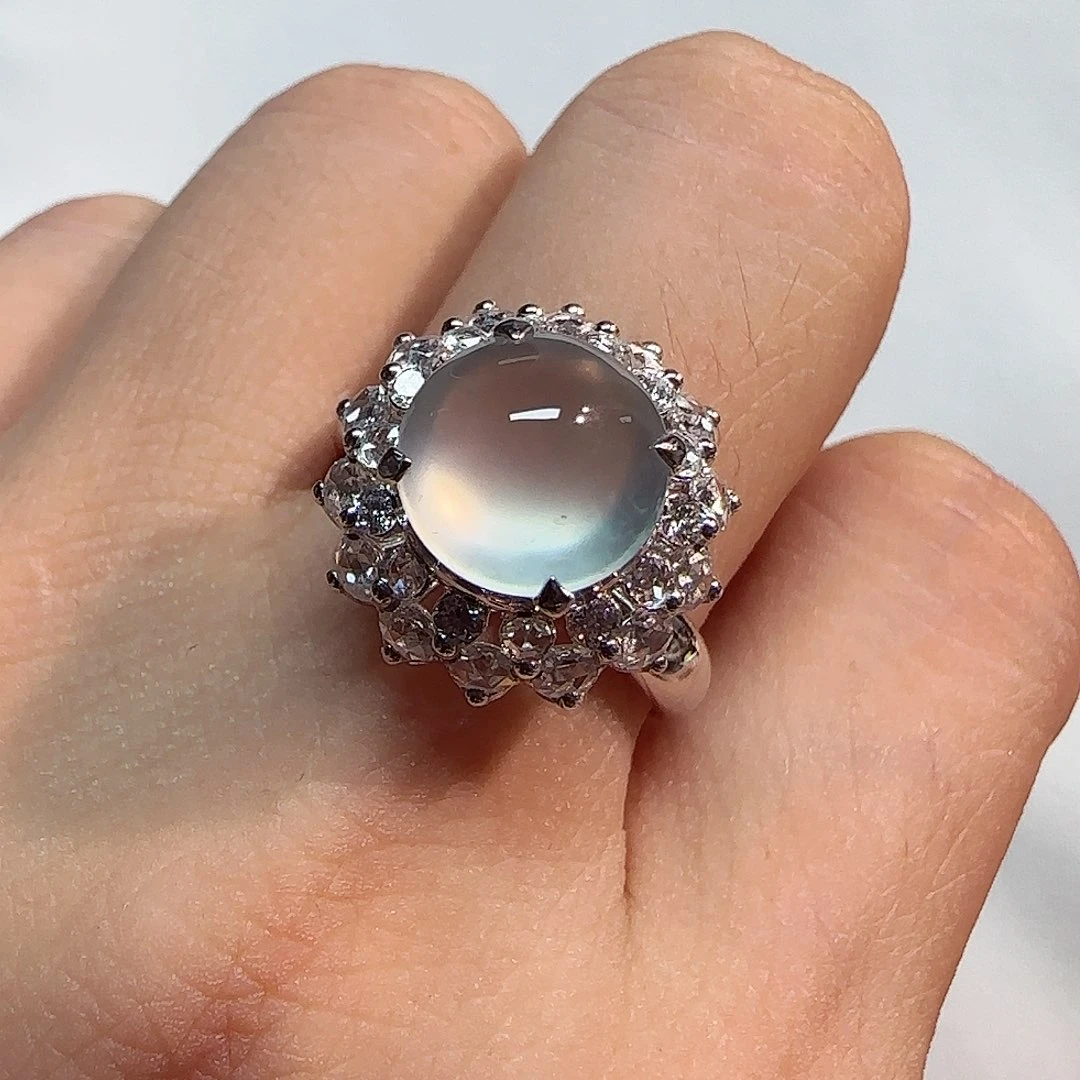 翡翠18K金镶嵌戒指蛋面