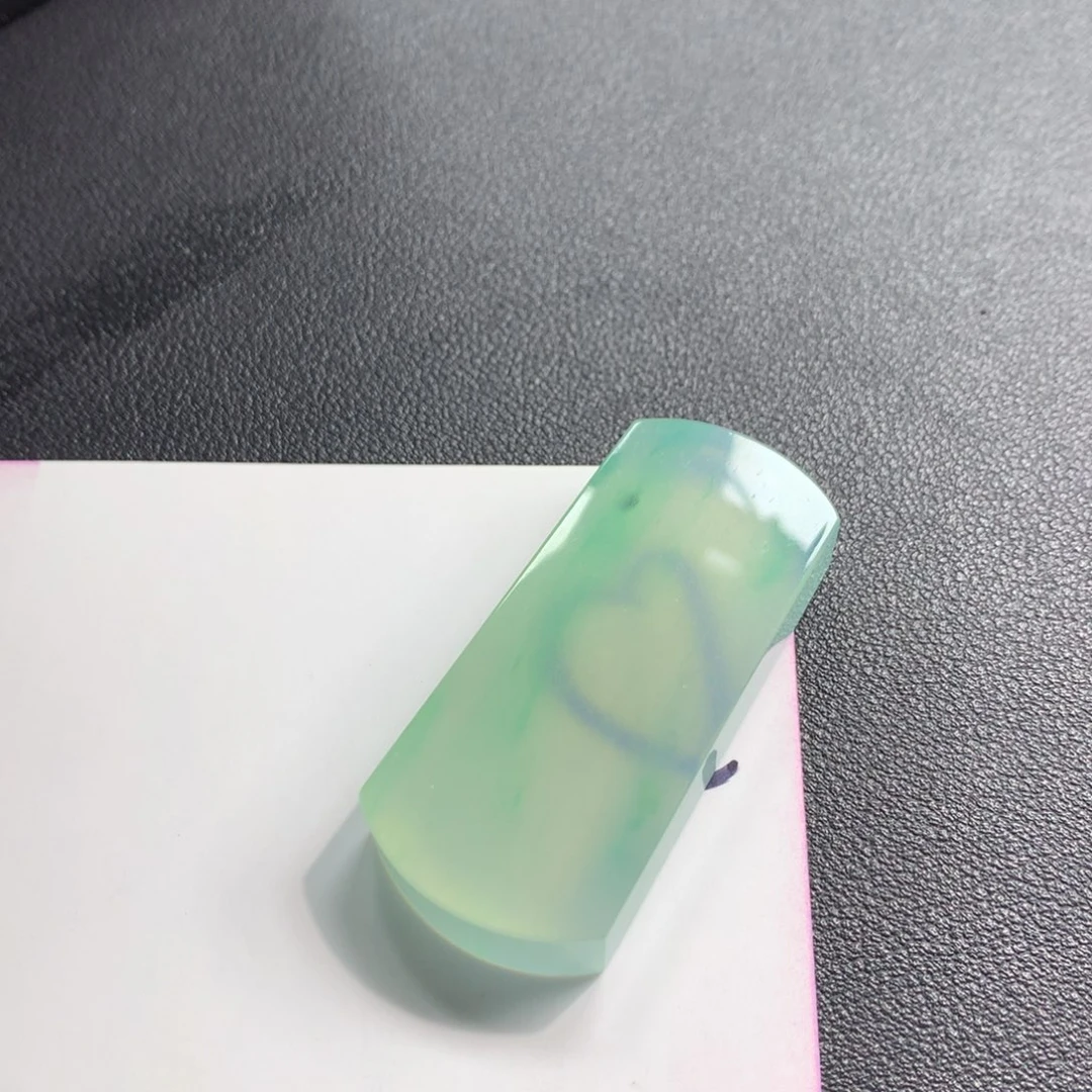 K***I缅甸翡翠冰胶果绿无事牌