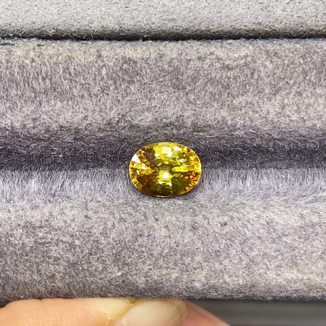 蓝宝石裸石2.26克拉天然全净玻璃体满火彩黄蓝宝