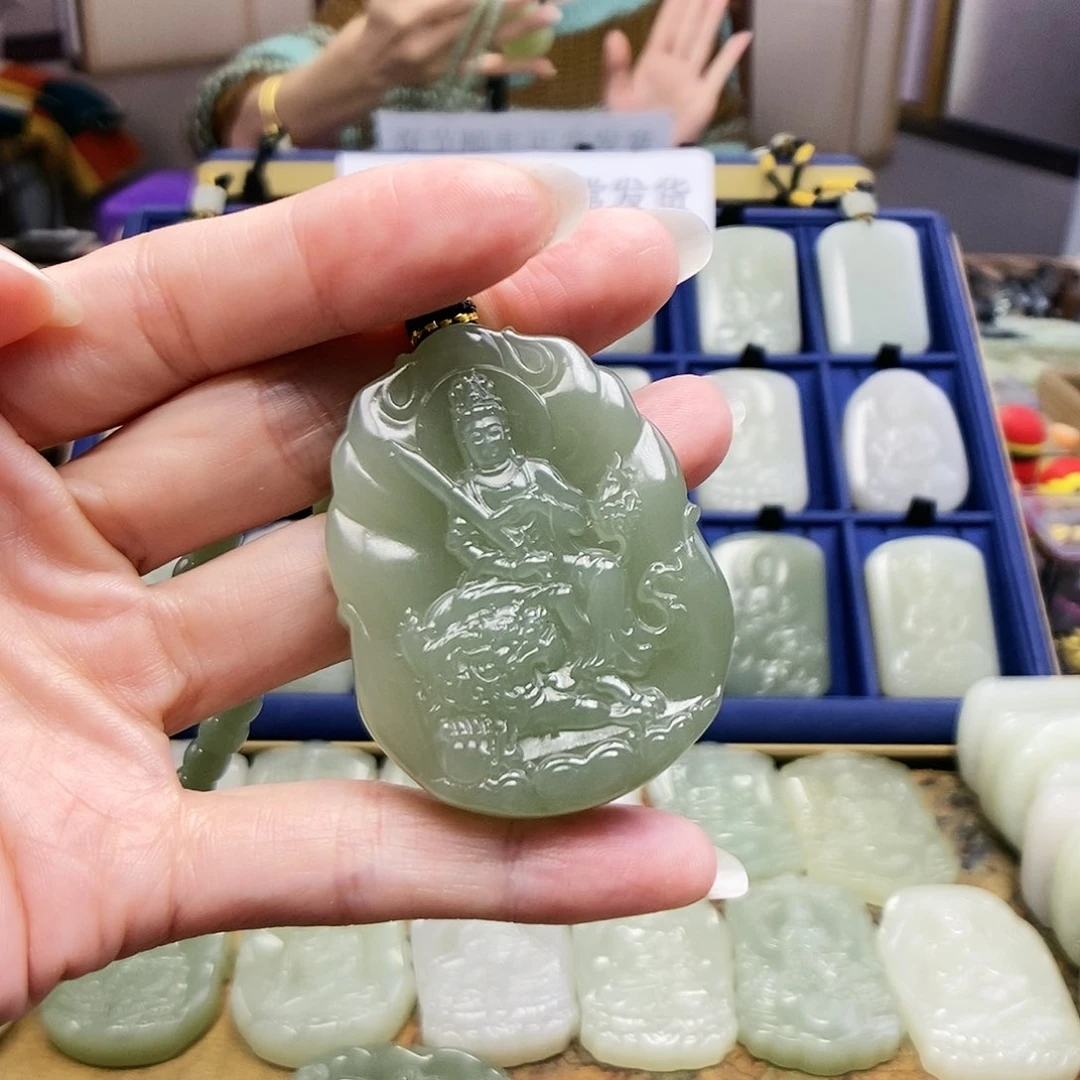 和田玉颈饰未镶嵌张*