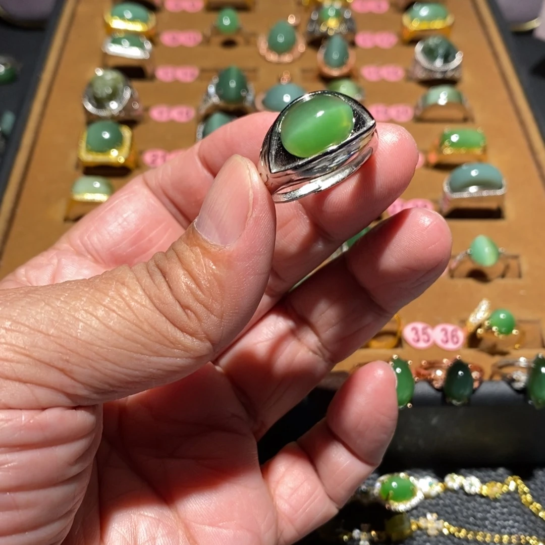 姥***米和田玉未镶嵌戒指